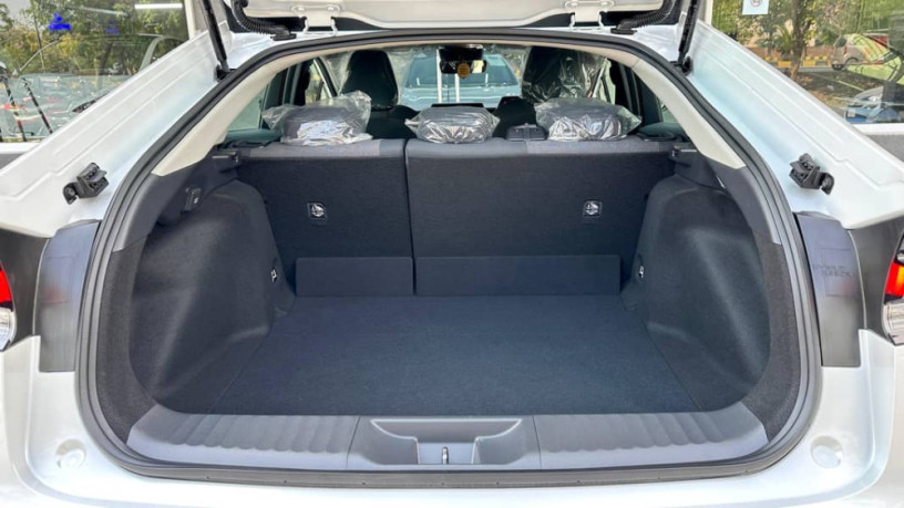toyota-prius-hev-2023-big-15