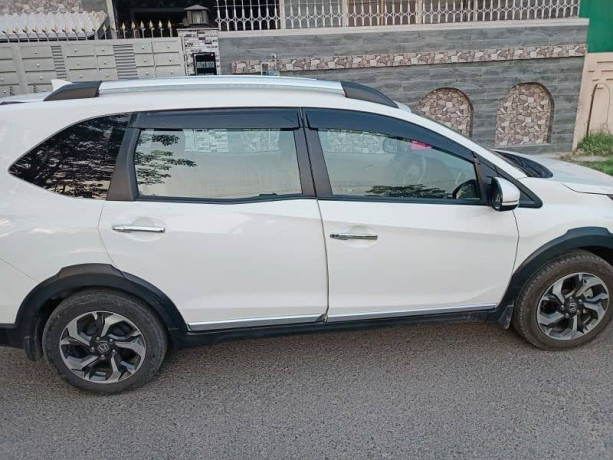 honda-br-v-i-vtec-s-2022-total-genuine-first-owner-7-seater-big-5