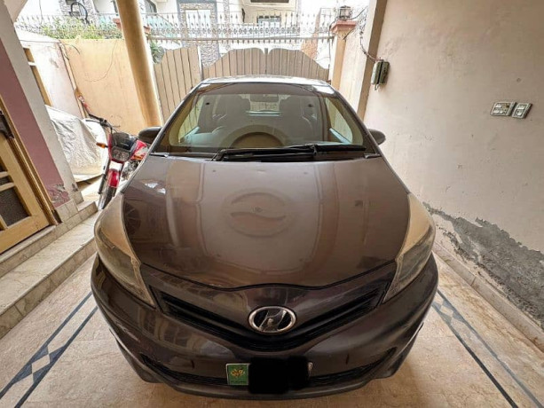 toyota-vitz-2011-2014-big-2