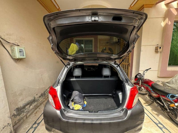 toyota-vitz-2011-2014-big-9