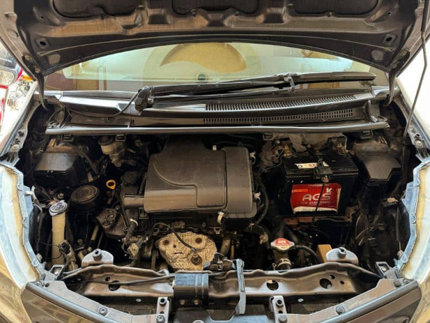 toyota-vitz-2011-2014-big-14