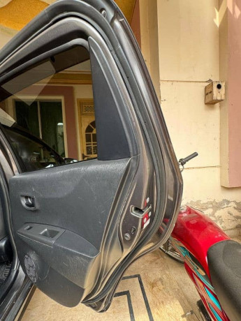 toyota-vitz-2011-2014-big-19