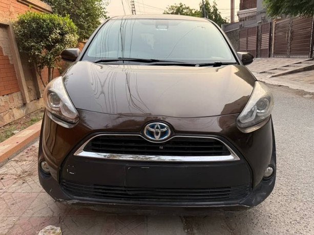 toyota-sienta-2015-big-1