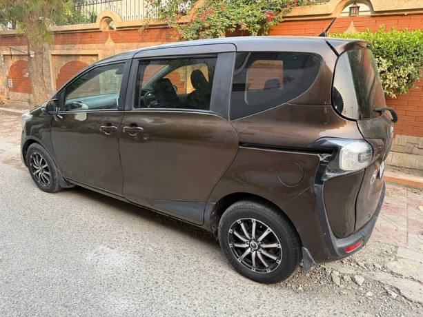 toyota-sienta-2015-big-2