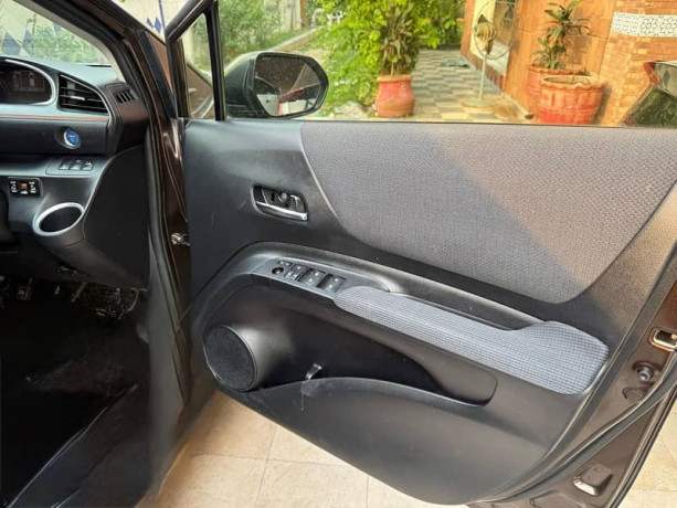 toyota-sienta-2015-big-6