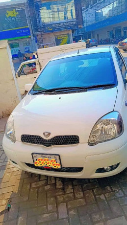 toyota-vitz-2014-big-1
