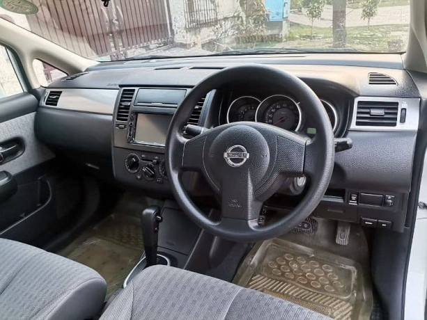 nissan-tiida-2007-big-4