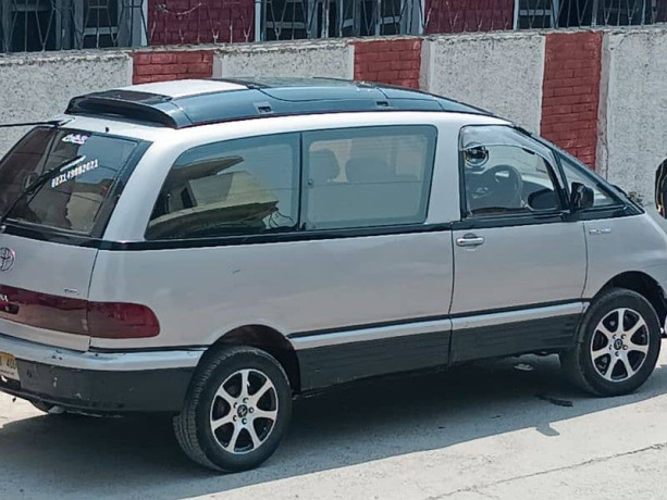 toyota-estima-1998-big-0