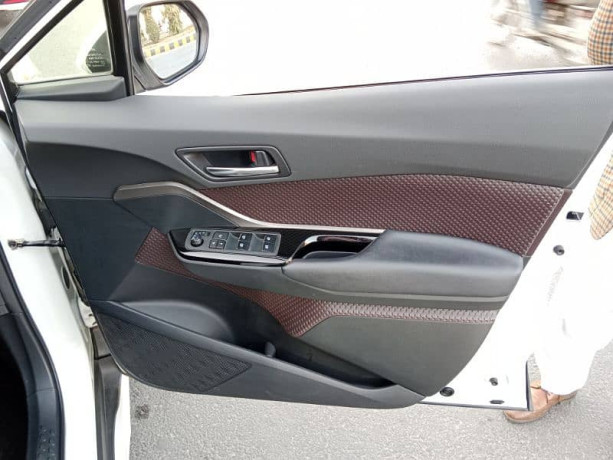 toyota-c-hr-2018-2024-45-grade-verifiable-auction-sheet-big-7