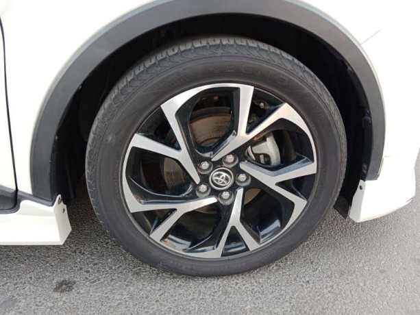 toyota-c-hr-2018-2024-45-grade-verifiable-auction-sheet-big-10