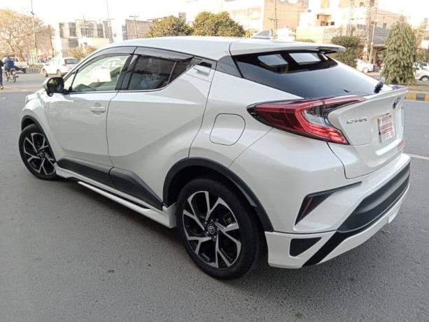 toyota-c-hr-2018-2024-45-grade-verifiable-auction-sheet-big-3