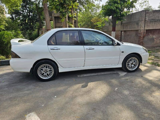 mitsubishi-lancer-automatic-2004-big-3