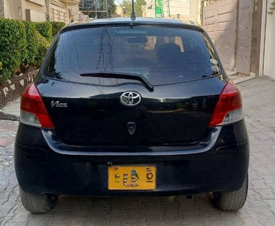toyota-vitz-2009-big-1