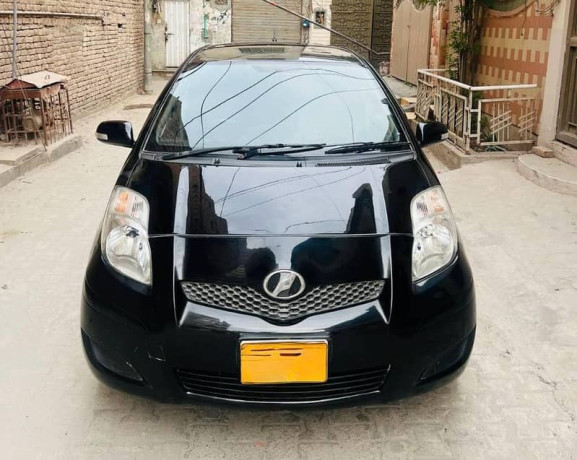 toyota-vitz-2009-big-0