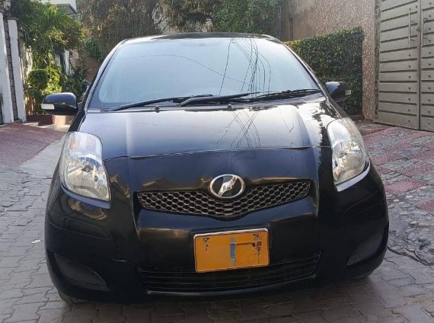 toyota-vitz-2009-big-5