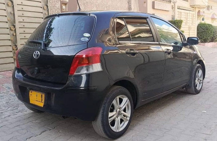 toyota-vitz-2009-big-3