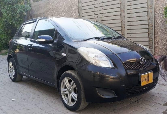 toyota-vitz-2009-big-4