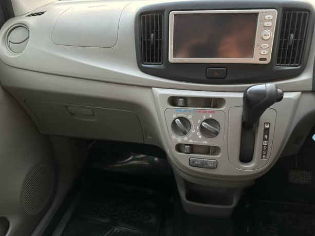 daihatsu-mira-2016-big-10