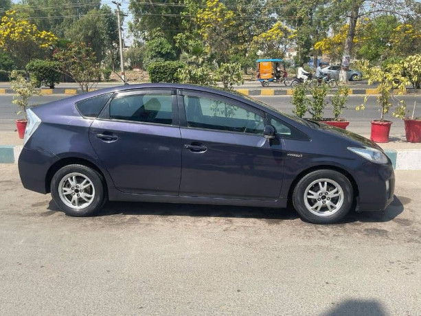 toyota-prius-20112014-big-10
