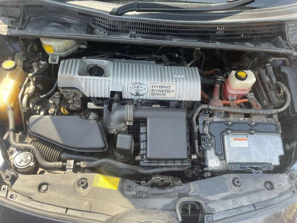 toyota-prius-20112014-big-12
