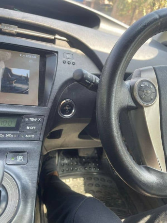 toyota-prius-20112014-big-9