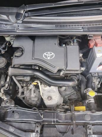 toyota-vitz-2014-big-1
