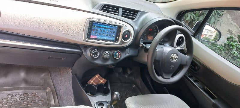toyota-vitz-2014-big-11