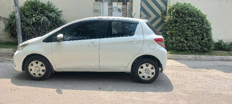 toyota-vitz-2014-big-3