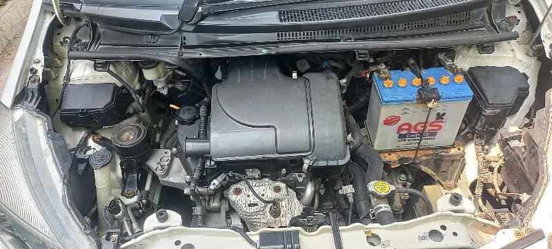 toyota-vitz-2014-big-13