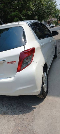 toyota-vitz-2014-big-6