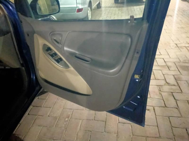 toyota-platz-2004-big-8