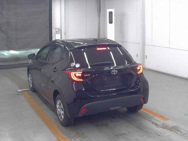 2021-toyota-yaris-hatchback-g-big-3