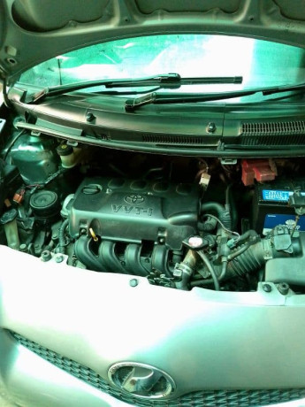 toyota-vitz-2007-big-14