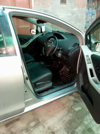 toyota-vitz-2007-big-7