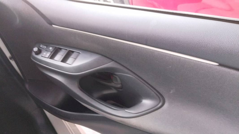 toyota-yaris-20212025-big-5