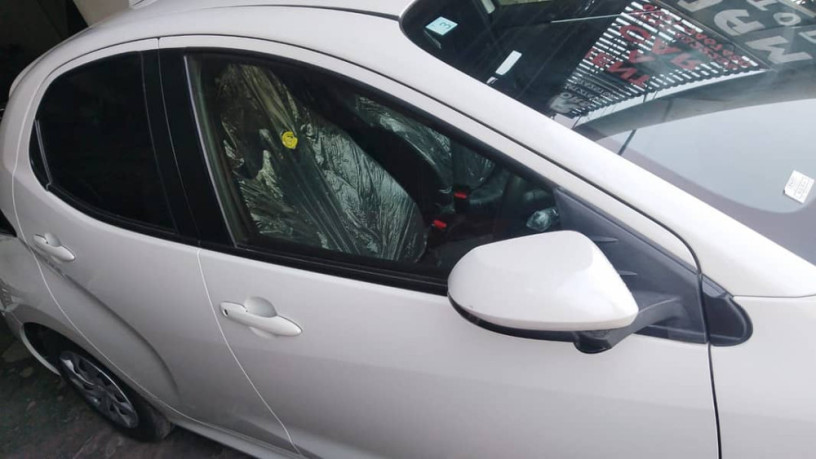 toyota-yaris-20212025-big-1
