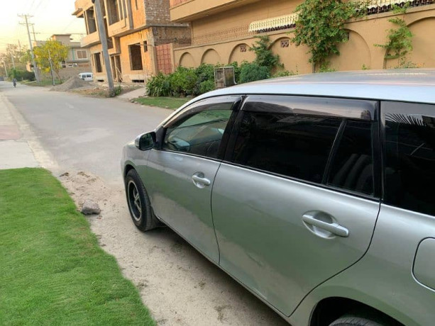 toyota-corolla-fielder-2007-big-4