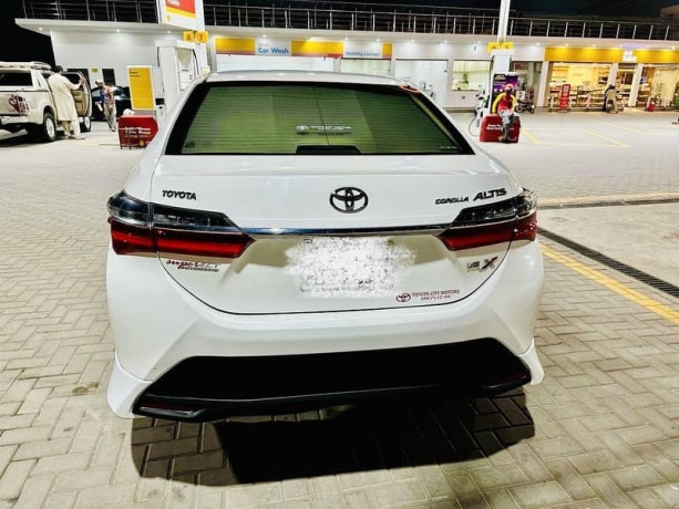 toyota-corolla-altis-x-16-auto-transmission-big-14