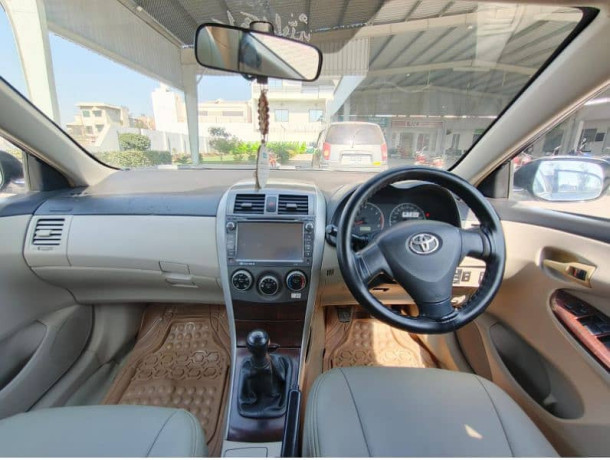 toyota-corolla-gli-2012-big-2