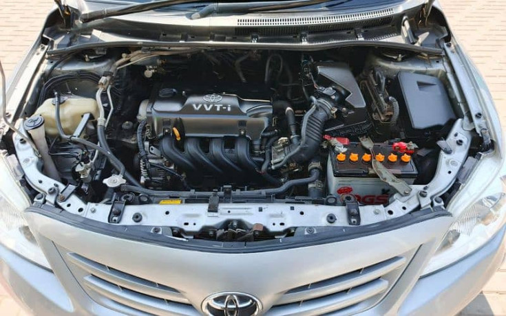toyota-corolla-gli-2012-big-5