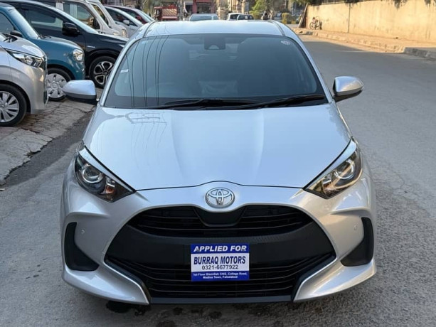toyota-yaris-2021-big-2