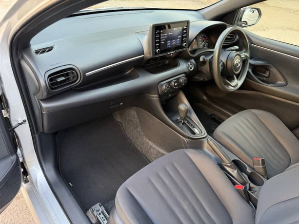 toyota-yaris-2021-big-10