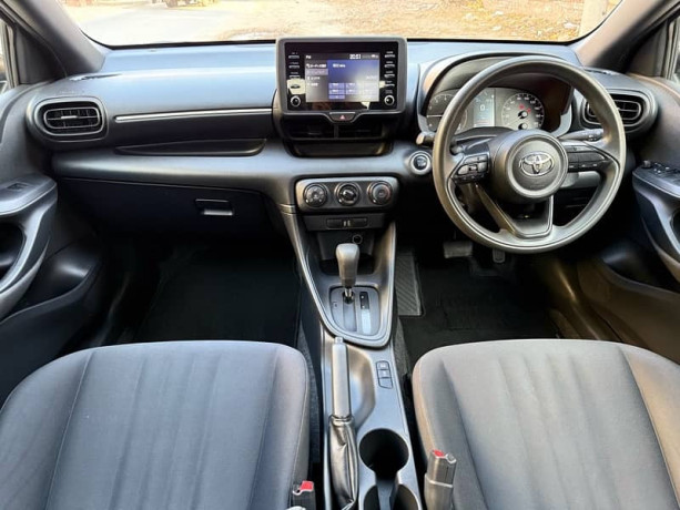 toyota-yaris-2021-big-9
