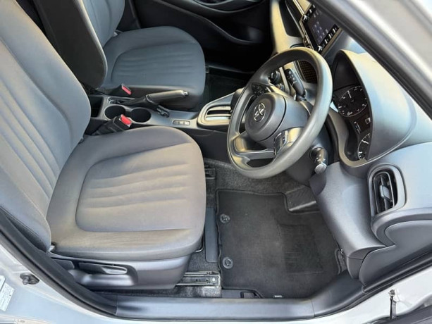 toyota-yaris-2021-big-16
