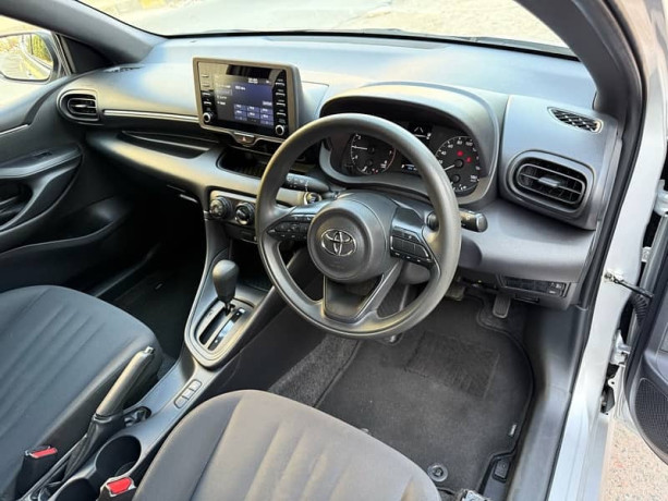 toyota-yaris-2021-big-8