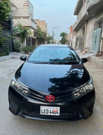 toyota-corolla-xli-2017-big-1