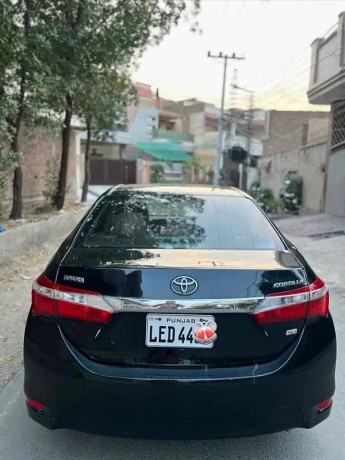 toyota-corolla-xli-2017-big-0