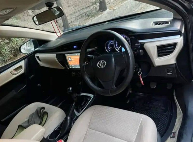 toyota-corolla-xli-2017-big-10