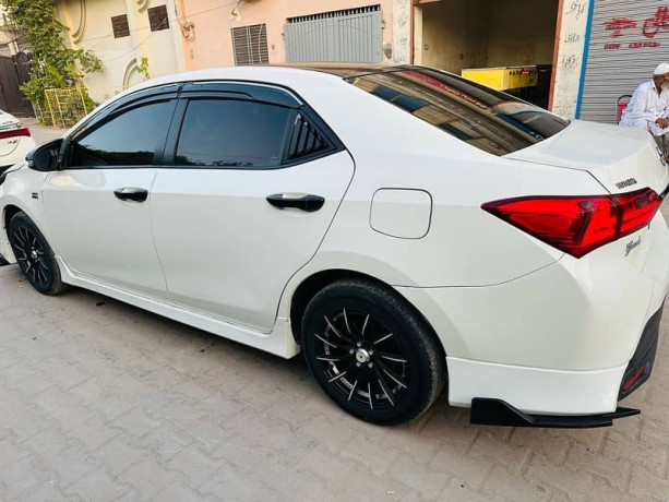 toyota-corolla-gli-2017-big-7