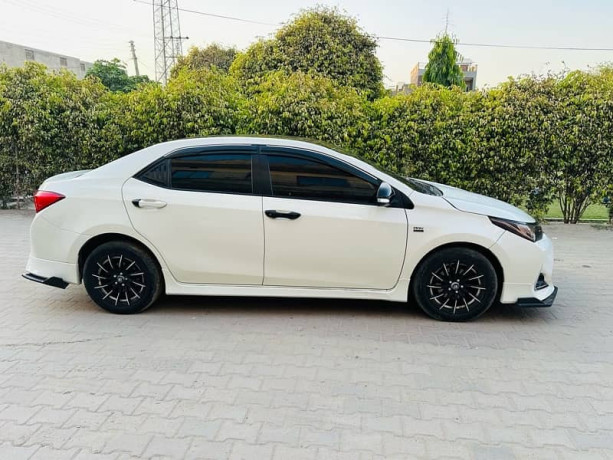 toyota-corolla-gli-2017-big-6